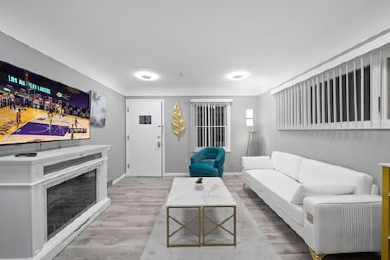 Urban Elegance Retreat In Downtown Рочестер Екстер'єр фото